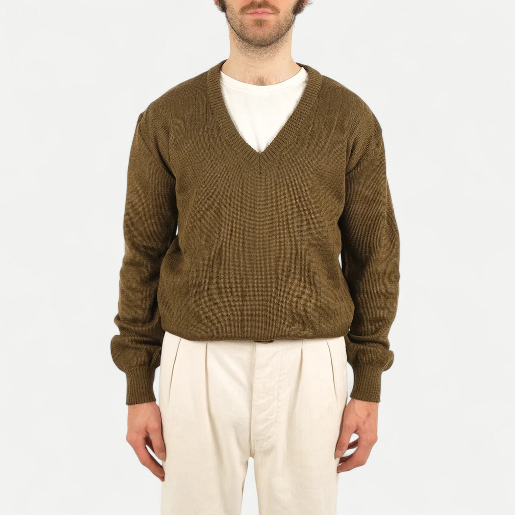 Czechoslovakian Vz. Model 85 light weight Army Green V-neck Sweater